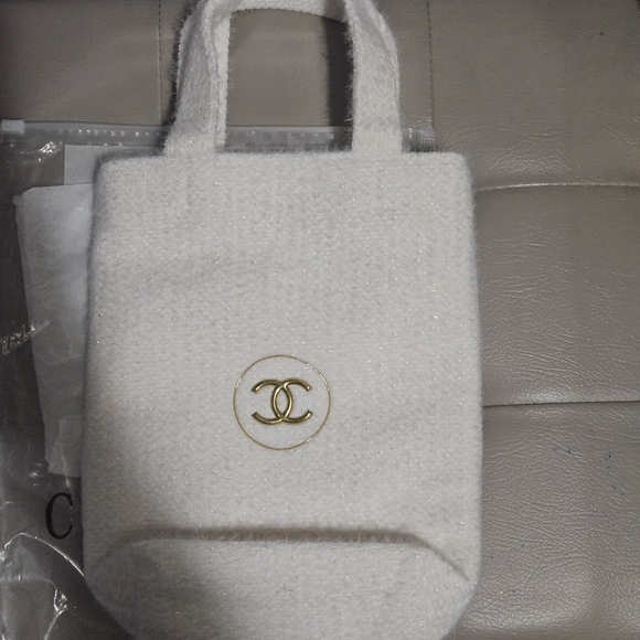 GWP CHANEL Small Tote. Off White Tote Bag NWT - Picture 2 of 3